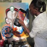 Art gabonais: photo d'une étudiante en art graphique