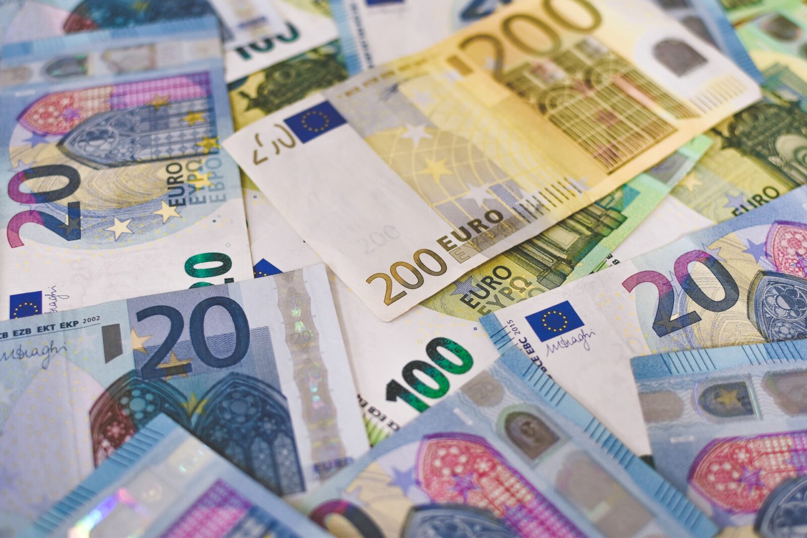 Avantages et inconvénients des épargne, crédit bancaire et tontine
